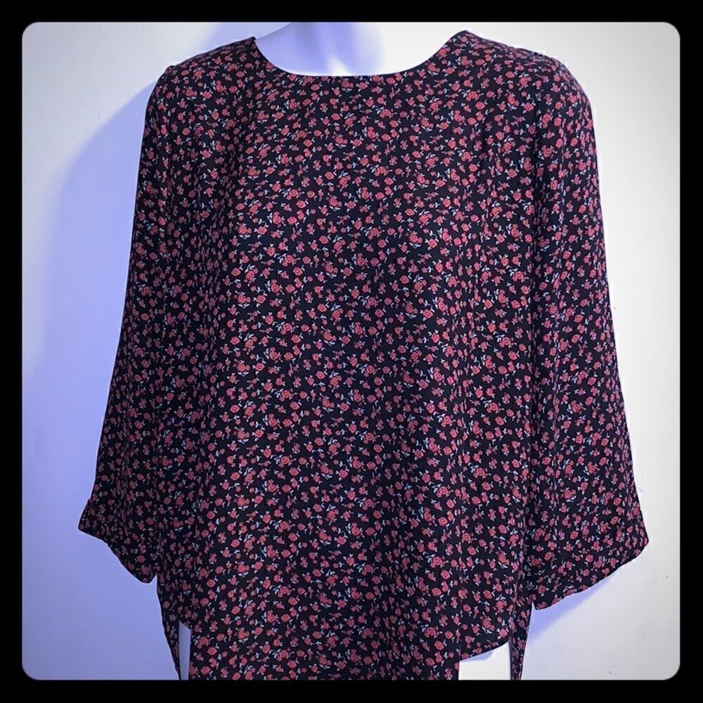 FOREVER21 Black And Red Floral Top- M NWT